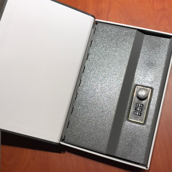 Dictionary Secret Safe - Picture 5 of 7